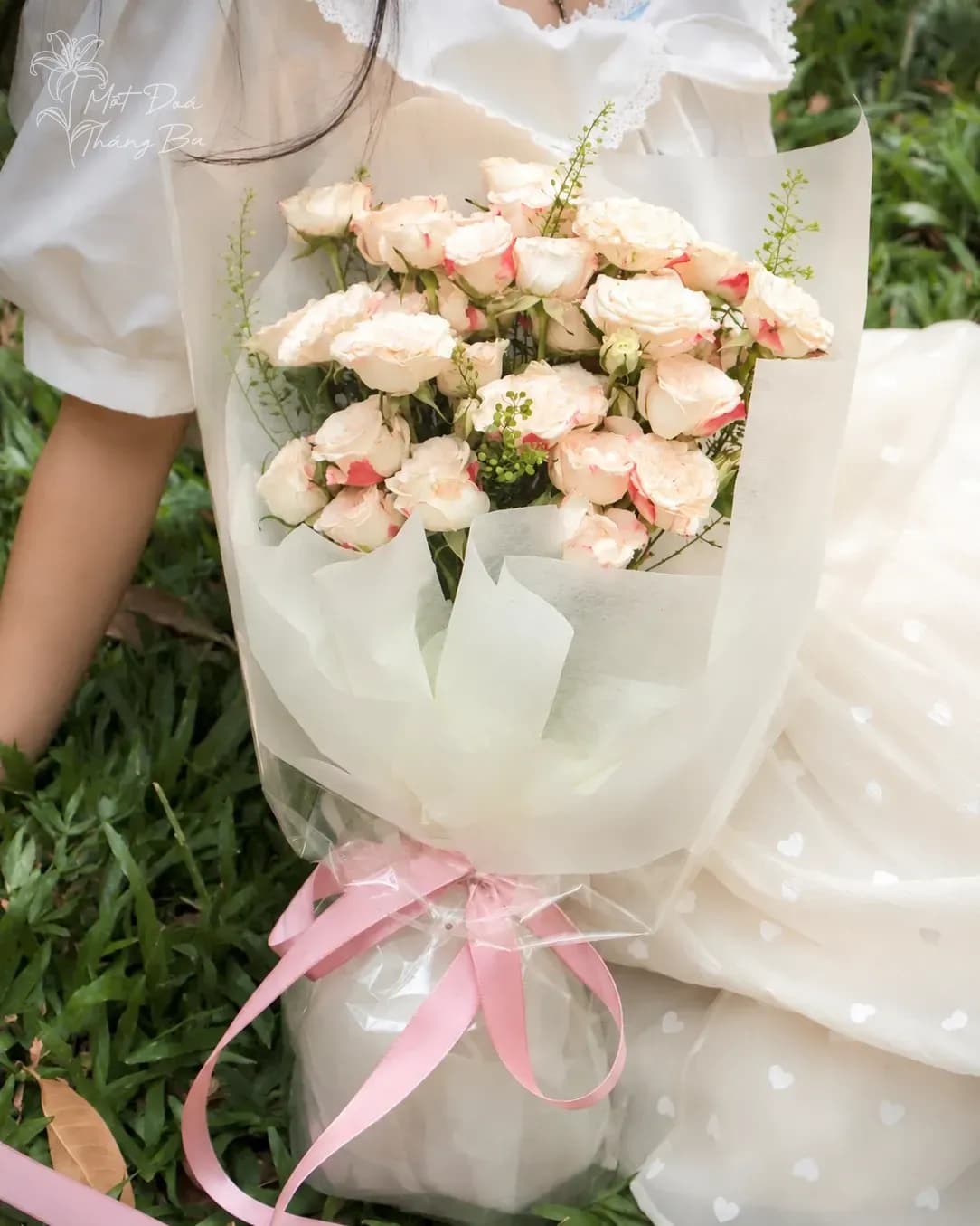 Bó  hoa Blush - Vẻ đẹp mong manh