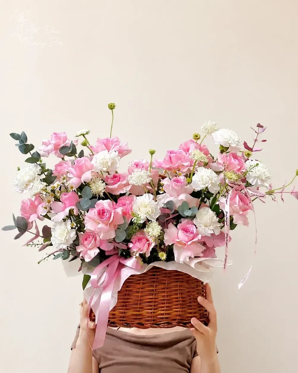 Giỏ hoa Dịu Dàng  -  biểu tượng của sự ngọt ngào, hạnh phúc