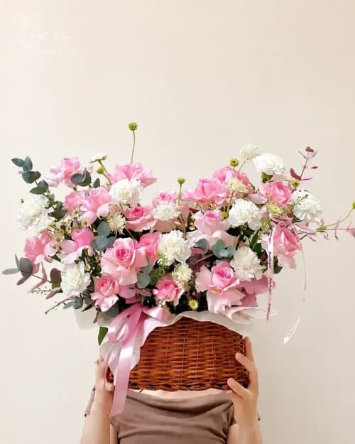 Giỏ hoa Dịu Dàng - biểu tượng của sự ngọt ngào, hạnh phúc