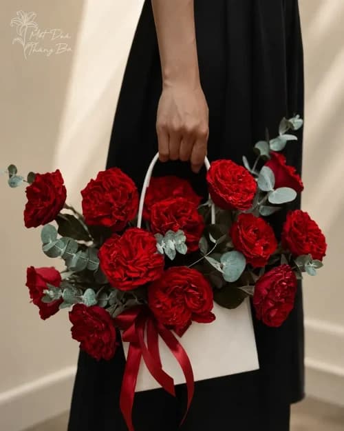 Lẵng Hoa Hồng Đỏ Nồng Nàn.